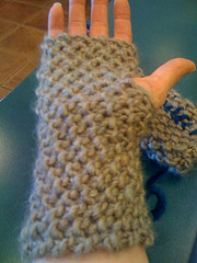 Moss Stitch Mitts in That Magical Beige
